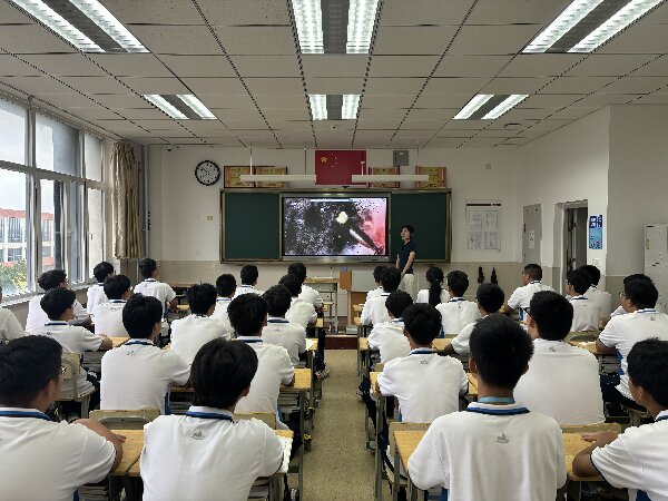 学校开展“九一八”事变纪念日主题班会活动