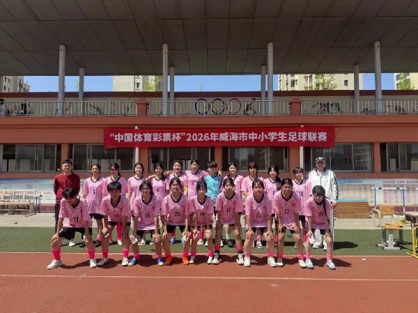 学校足球队在市中小学生足球联赛中再获佳绩